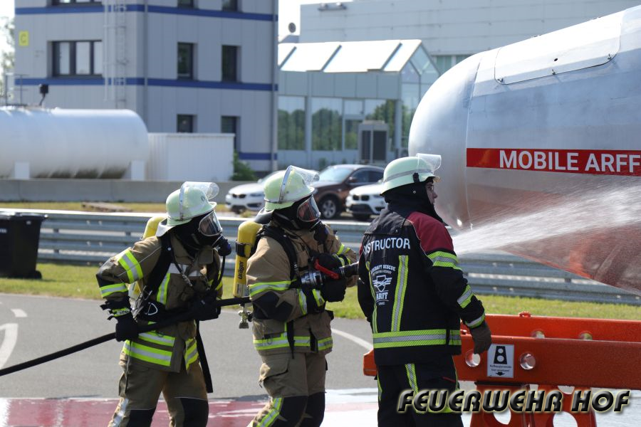 Bild: Atemschutzfortbildung - Flugzeugbrandbekämpfung am Airport Hof 2023
