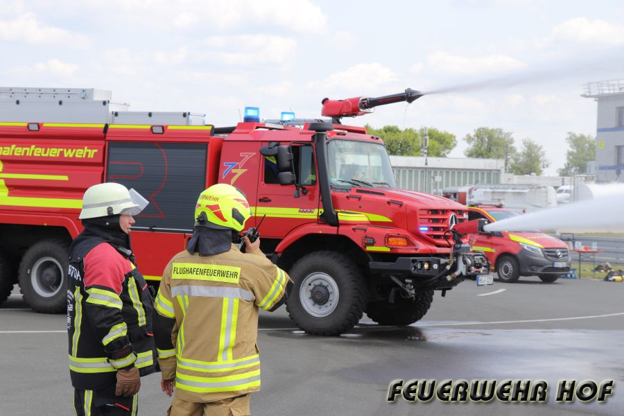 Bild: Atemschutzfortbildung - Flugzeugbrandbekämpfung am Airport Hof 2023